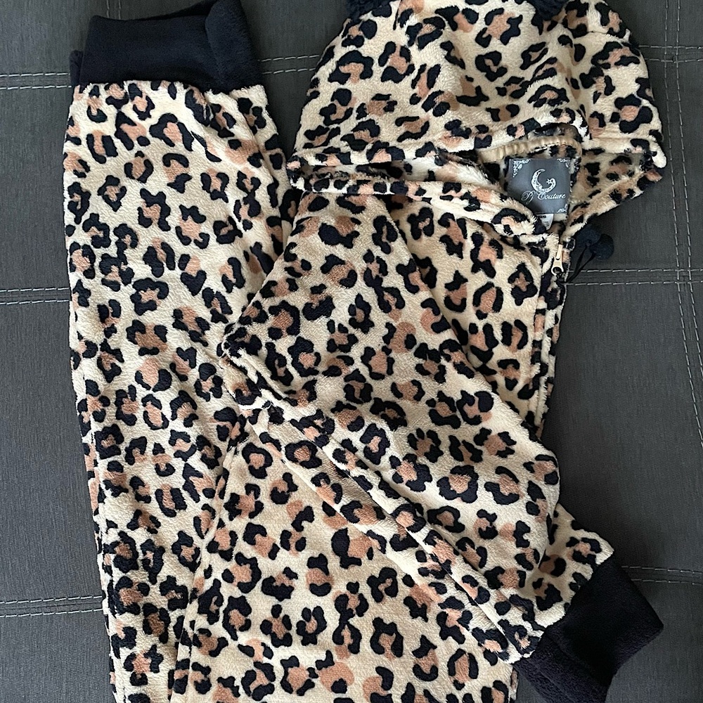 Leopard print fleece hooded onesie, L